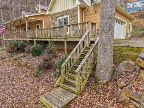 Exterior - 165 Eagles Ridge Rd, Sylva, NC 28779 photo 7 of 11