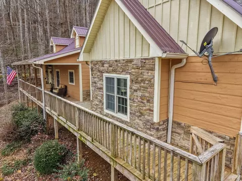 Exterior - 165 Eagles Ridge Rd, Sylva, NC 28779 photo 2 of 11