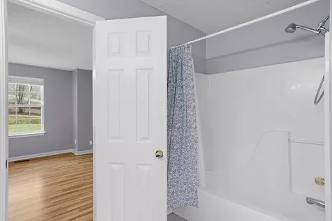 Bath - 32 Wheat Ridge Rd, Sylva, NC 28779 photo 2 of 6