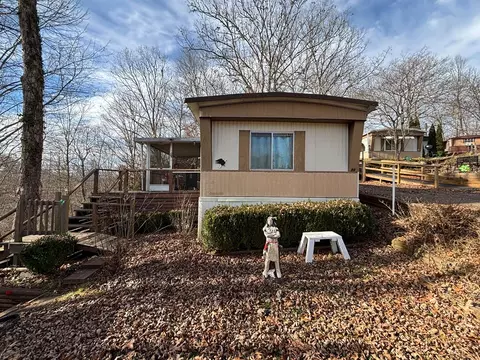 90 Summer Cir, Franklin, NC 28734