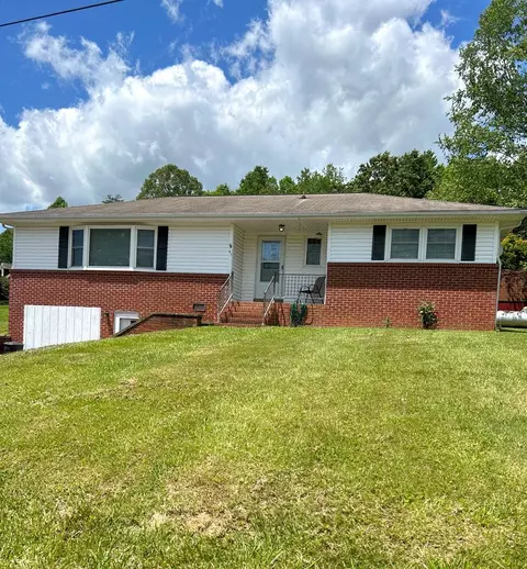 45 Battle St, Bryson City, NC 28713