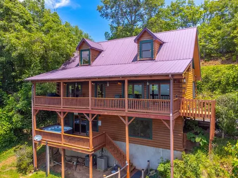561 Signal Rdg, Sylva, NC 28779