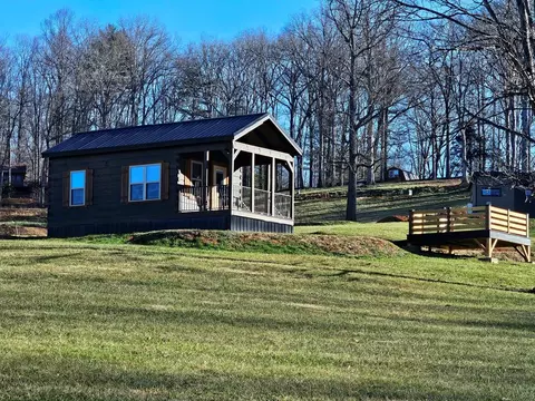 216 Meadow Cir, Franklin, NC 28734