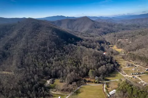 70 Earls Rd, Bryson City, NC 28713