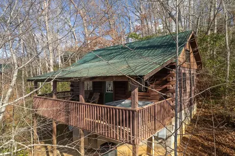 377 Fernwood Dr, Bryson City, NC 28713