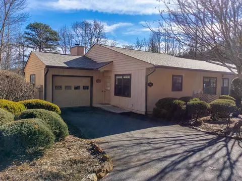 54 Long Bow Ln # A, Franklin, NC 28734