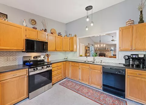 Kitchen - 12 Willow View Dr # A, Franklin, NC 28734 photo 2 of 2