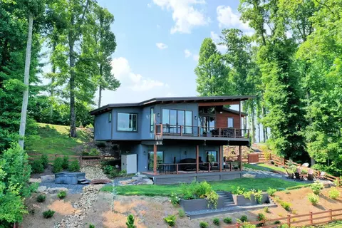 178 Parkside Dr, Tuckasegee, NC 28783