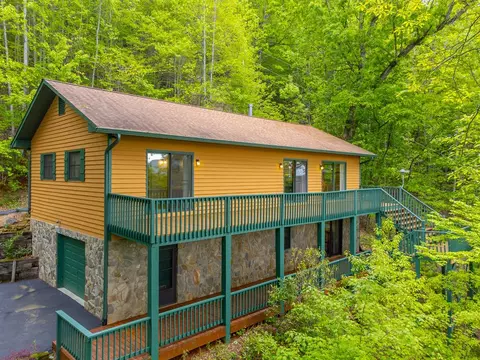 611 Garden Flats Rd, Franklin, NC 28734
