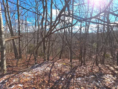 220 Sky Dr, Maggie Valley, NC 28751