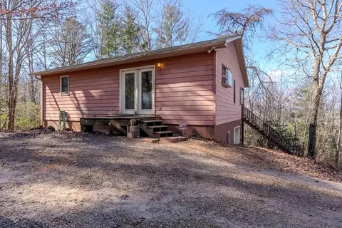 540 Henderson Rd, Franklin, NC 28734