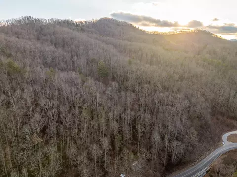 9180 Lower Alarka Rd, Bryson City, NC 28713