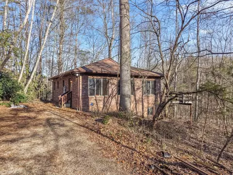 137 Deerwood Dr, Franklin, NC 28734