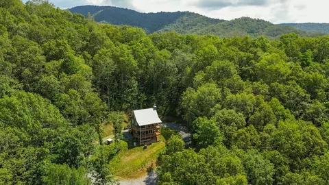 241 Golden Hawk Dr, Bryson City, NC 28713