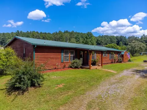 129 Skeenah Rd, Franklin, NC 28734
