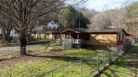 120 Conleys Creek Rd, Whittier, NC 28789