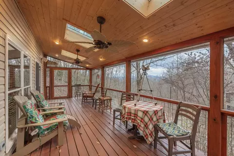 12 Bear Cove Ln, Bryson City, NC 28713