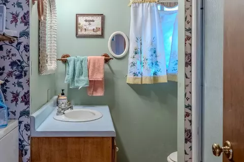 Bath - 465 Enchanted Forest Dr, Sylva, NC 28779 photo 1 of 2