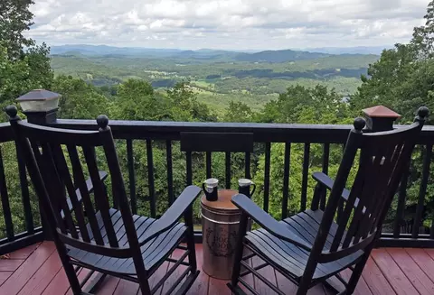 31 Grant Dr, Brasstown, NC 28902