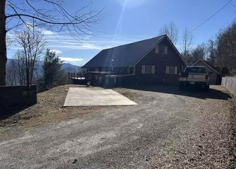 1516 Kitchens Branch Rd, Sylva, NC 28779