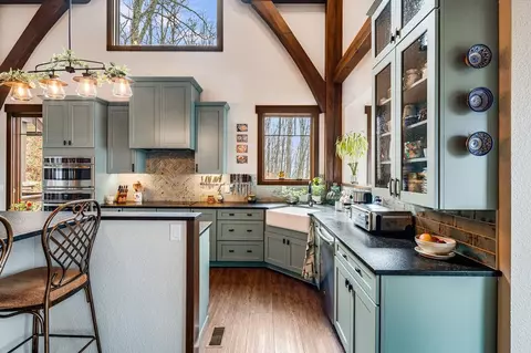 Kitchen - 2223 Scarlet Rdg, Sylva, NC 28779 photo 10 of 11