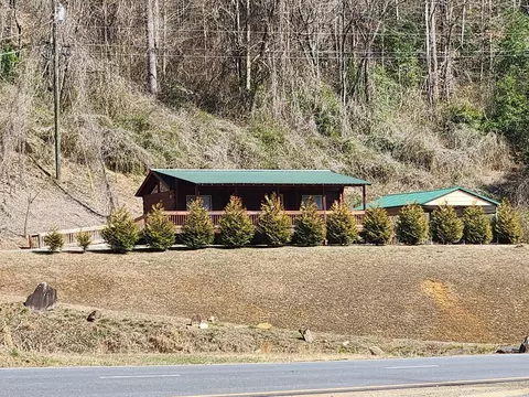 32 Cherokee Blf, Whittier, NC 28789