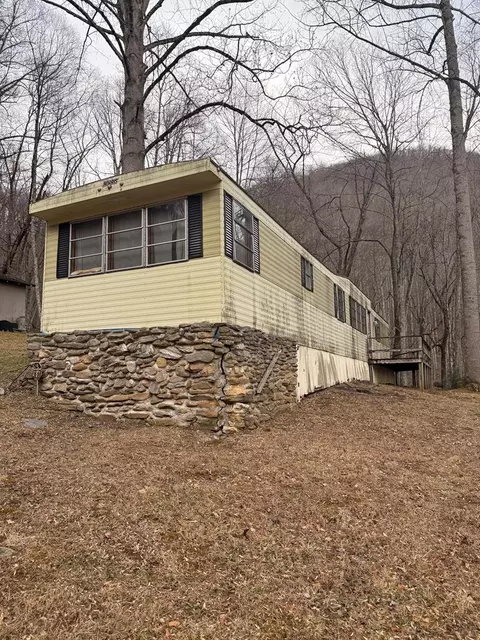2094 Fisher Creek Rd, Sylva, NC 28779