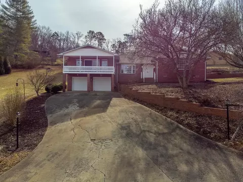 71 June Rd, Franklin, NC 28734