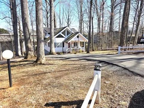106 Junior Pruitt Rd, Franklin, NC 28734