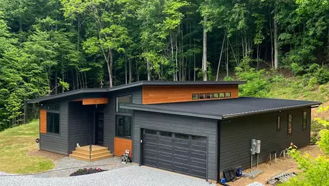 95 W Round Top Rd, Almond, NC 28702