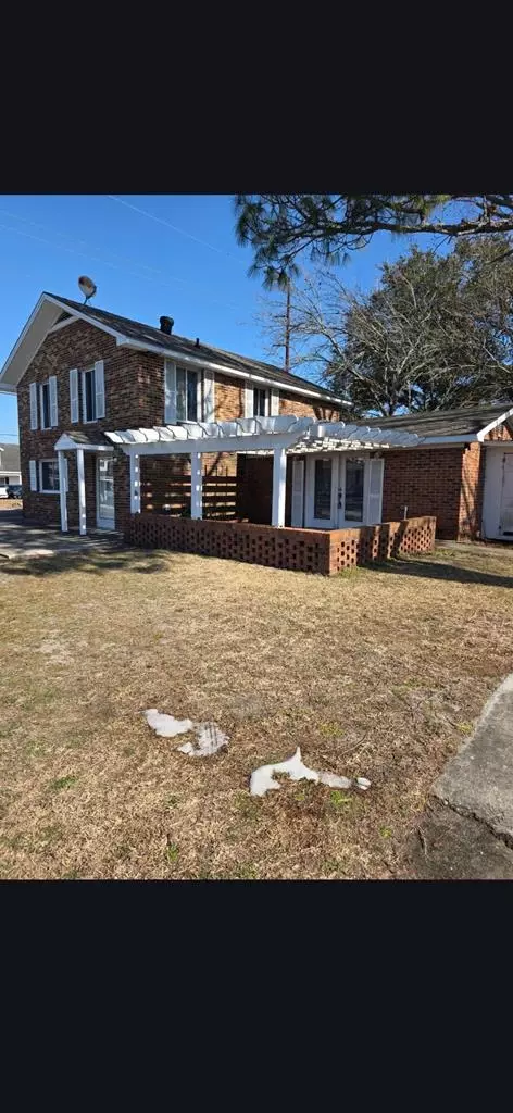 608 Cedar St, Beaufort, NC 28516