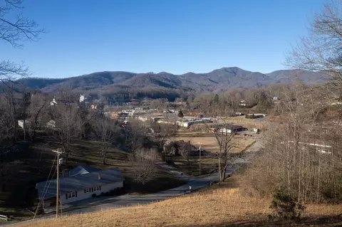 223 Cherry St, Sylva, NC 28779 photo 2