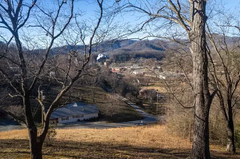 223 Cherry St, Sylva, NC 28779 photo 4
