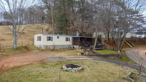 567 Clyde Downs Rd, Franklin, NC 28734