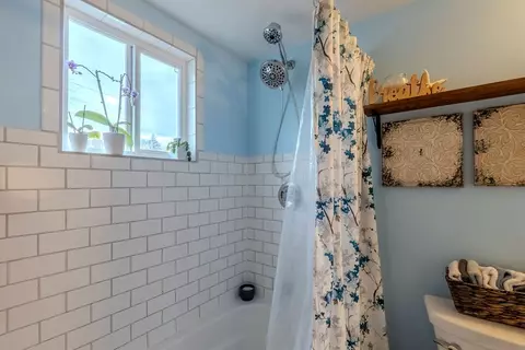 Bath - 567 Clyde Downs Rd, Franklin, NC 28734 photo 4 of 6