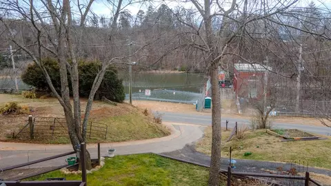 View/Area - 567 Clyde Downs Rd, Franklin, NC 28734 photo 4 of 9
