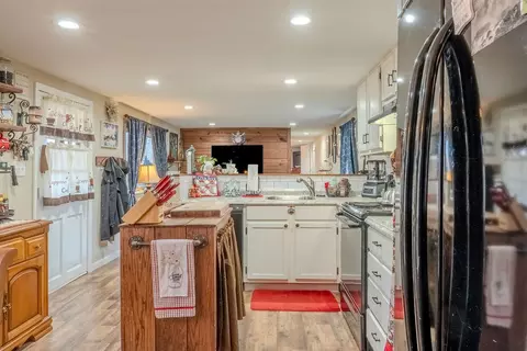 Kitchen - 567 Clyde Downs Rd, Franklin, NC 28734 photo 2 of 6