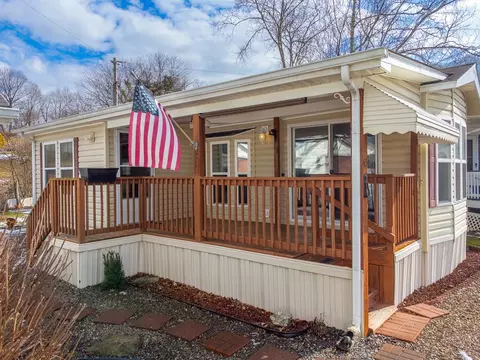 65 Summer Place Dr, Waynesville, NC 28785