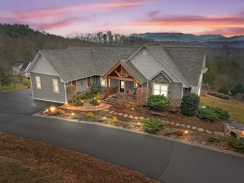 789 Chapel Cove Cir, Franklin, NC 28734