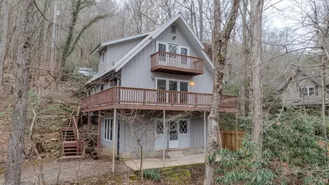 848 S Country Club Dr, Cullowhee, NC 28723
