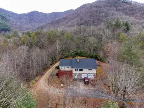 860 Willis Cove Rd, Franklin, NC 28734