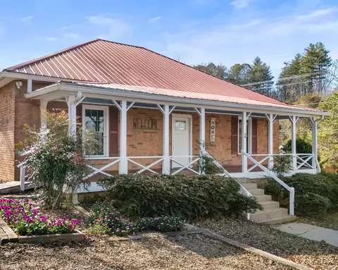 15 Forest Ave, Franklin, NC 28734