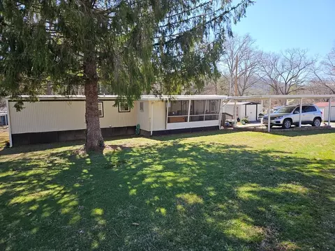 3610 Apt 48 Highlands Rd, Franklin, NC 28734