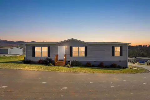 121 N Gemstone Ave, Franklin, NC 28734