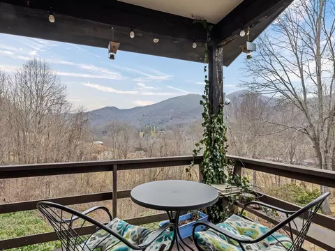 102 Sanctuary Rd, Maggie Valley, NC 28751