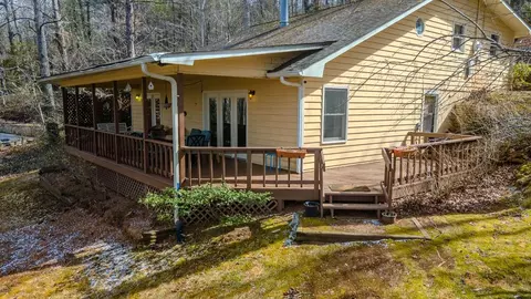 662 Holly Springs Estates Rd, Franklin, NC 28734