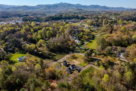 View/Area - 49 Village Cir E, Franklin, NC 28734 photo 2 of 4