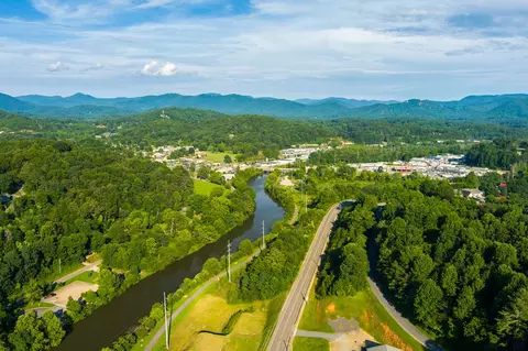 View/Area - 49 Village Cir E, Franklin, NC 28734 photo 3 of 4