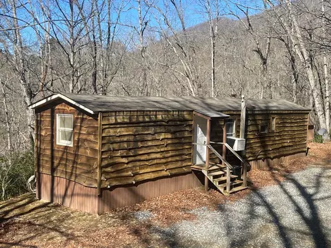 189 Daffodil Ln, Whittier, NC 28789