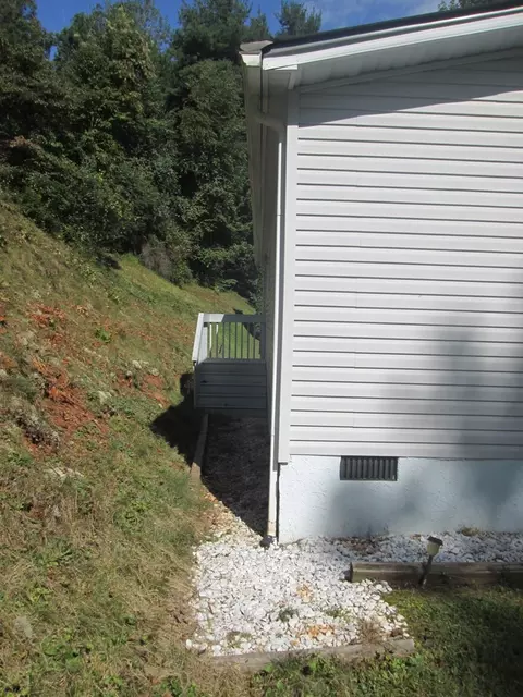 Exterior - 130 Bent Pine Trl, Sylva, NC 28779 photo 7 of 23